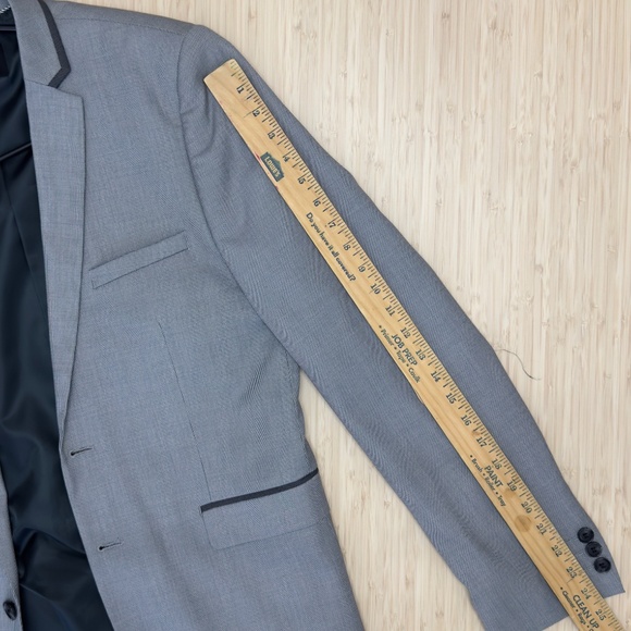 H&M - 2 piece Suit - size 42R - pants size 34R - Picture 4 of 11